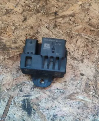 BMW 5 F10 F11 Glow plug pre-heat relay 7810856 0522120103 SW0711