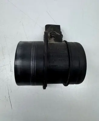 Volkswagen PASSAT B4 Mass air flow meter 0281002461 074906461B