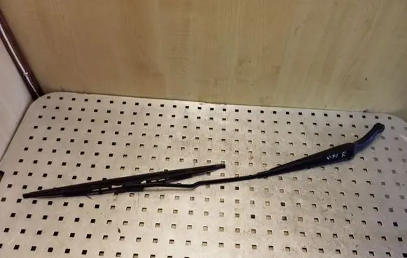 Volvo V70 Front wiper blade arm 8624269 8624246