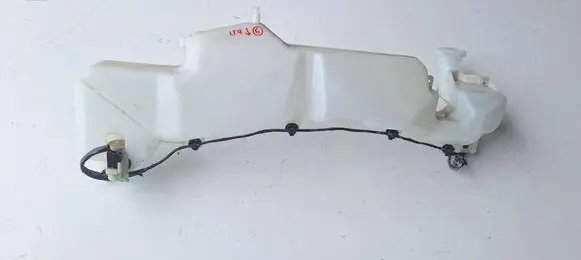 Mitsubishi Pajero Windshield washer fluid reservoir/tank