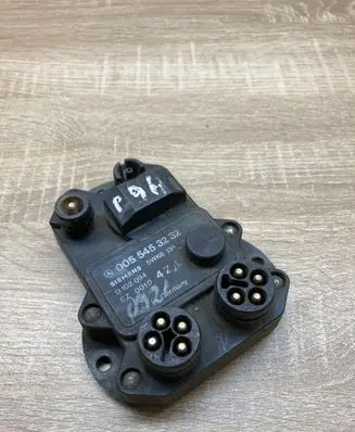 Mercedes-Benz E W124 Ignition amplifier control unit 0055453232 5WK6138