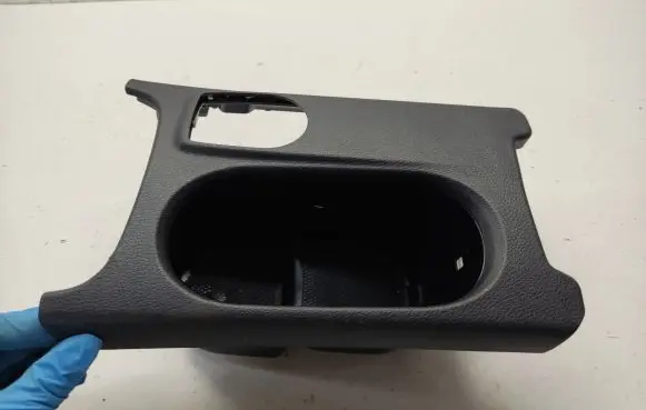 Cup holder front