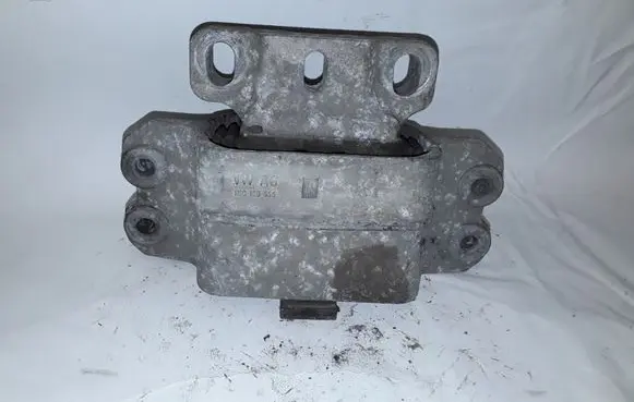 Volkswagen Golf VI Engine mount bracket 1K0199555