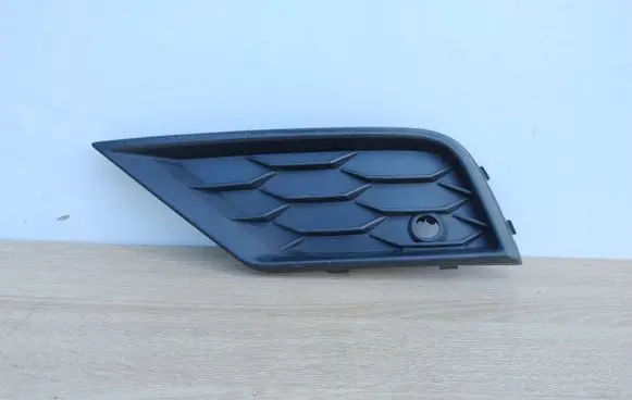 Volkswagen Tiguan Front bumper lower grill 5NA853665A