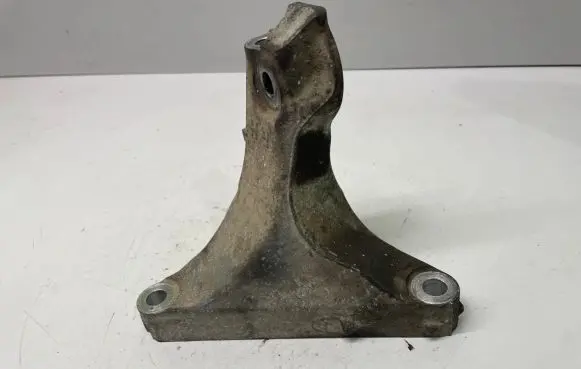 Subaru Outback Engine mounting bracket