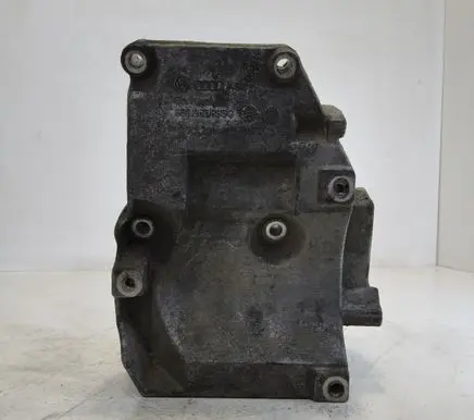 Volkswagen PASSAT B5.5 A/C compressor mount bracket 038260885C