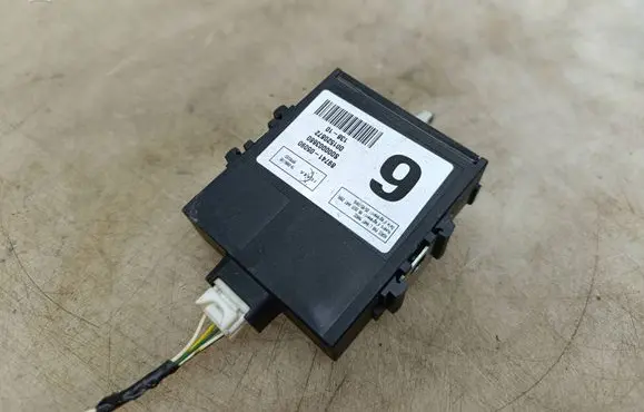 Toyota Avensis T270 Door central lock control unit/module 8974105090 S000003660 001520872