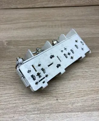Audi A4 S4 B9 Fuse module 8X0937403