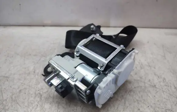 Mercedes-Benz ML W164 Front seatbelt 34066979