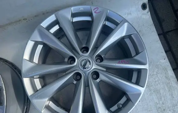 Nissan Qashqai R17 alloy rim 