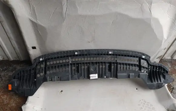 Peugeot 2008 II Front bumper skid plate/under tray 5261802071