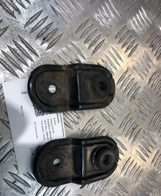 Subaru Legacy Radiator mount bracket