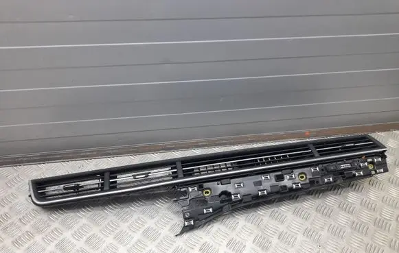 Audi Q7 4M Dash center air vent grill 4M1820902
