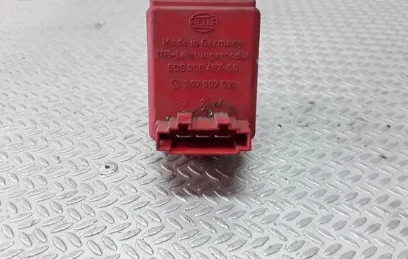 Audi A4 S4 B5 8D Heater blower motor/fan resistor 357907521