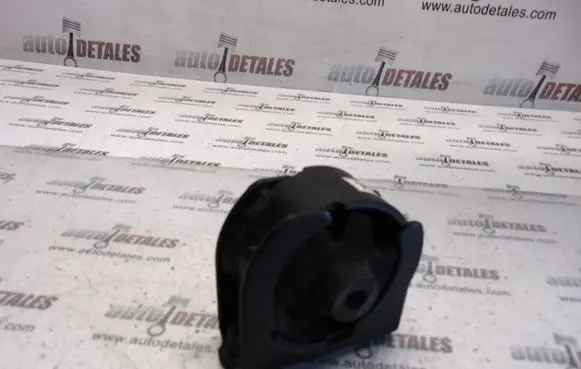 Toyota Corolla Verso E121 Engine mount bracket