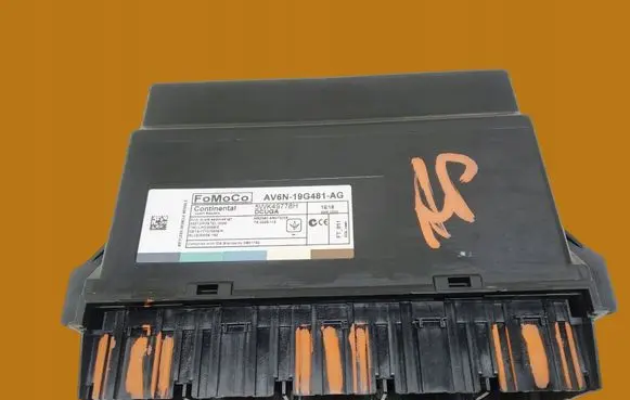 Ford Focus Central body control module AV6N19G481AG