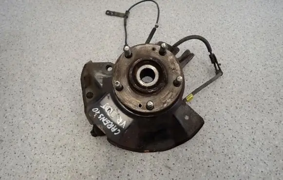 KIA Carens II Front wheel hub spindle knuckle