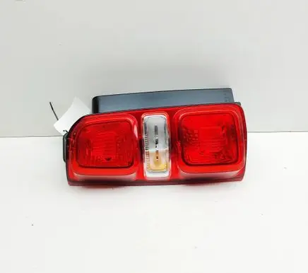 Opel Vivaro Rear/tail lights 9808243180