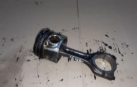 Citroen C3 Picasso Piston with connecting rod 619