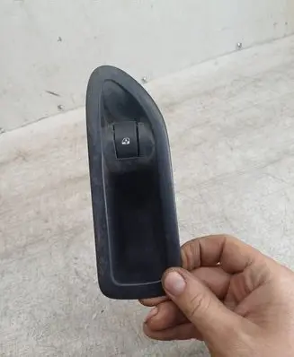 Renault Laguna II Electric window control switch 8200016013