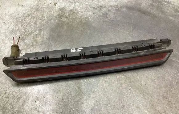 Volkswagen PASSAT B5 Third/center stoplight S302E1531