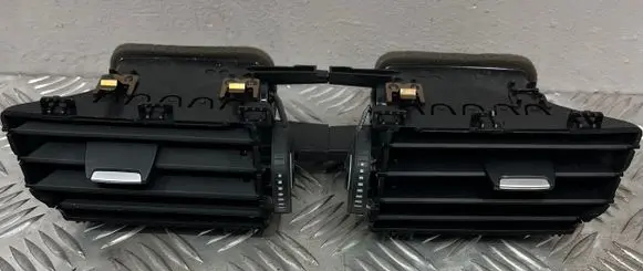 BMW 2 F46 Dash center air vent grill 9262955 518786