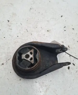 Ford C-MAX I Engine mount bracket 3M516P082AE