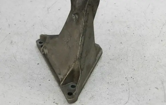 Volkswagen PASSAT B5 Engine mounting bracket 8D0199308F