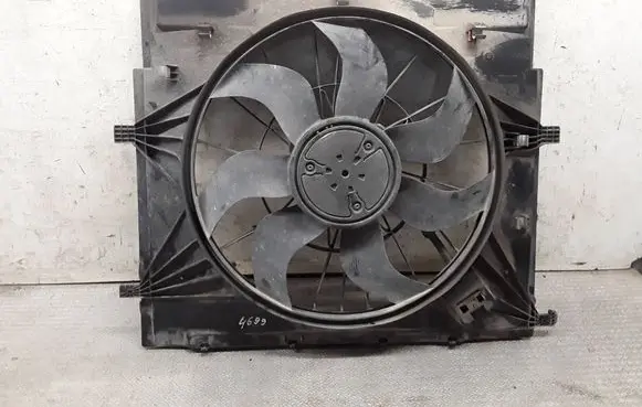 Mercedes-Benz Vito Viano W447 Electric radiator cooling fan 3135103888 97205504