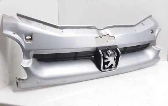 Peugeot Partner Front bumper upper radiator grill 9618254777