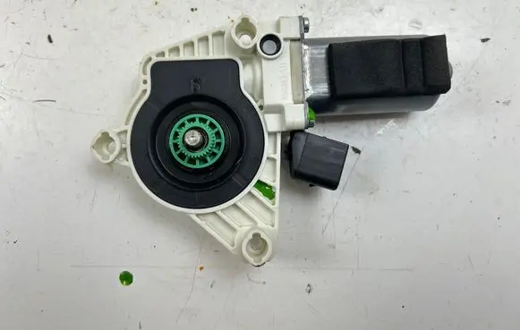 Mercedes-Benz CLA C117 X117 W117 Front door window regulator motor