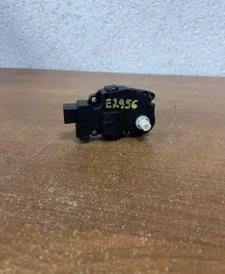 Mercedes-Benz E A207 Intake manifold valve actuator/motor 410475520 19052010