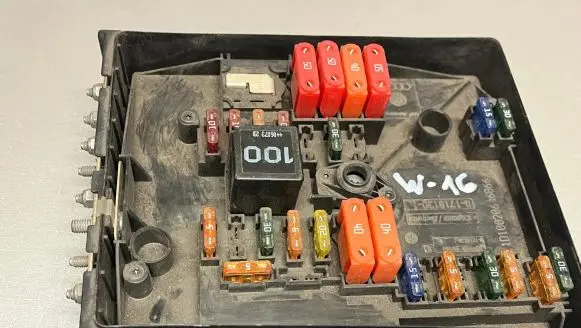 Volkswagen Golf Plus Fuse module 1K0937125A