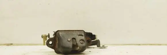 Subaru Impreza I Tailgate/trunk/boot lock/catch/latch
