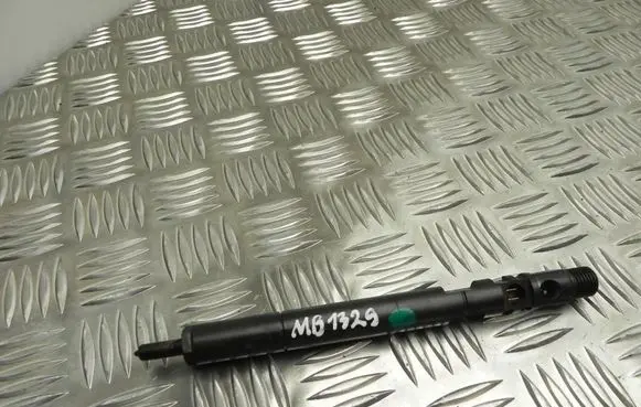Mercedes-Benz C AMG W204 Fuel injector A6460700987