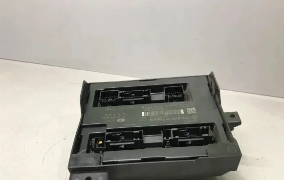 Audi A4 S4 B8 8K Comfort/convenience module 8K0907064N 8K0907461A
