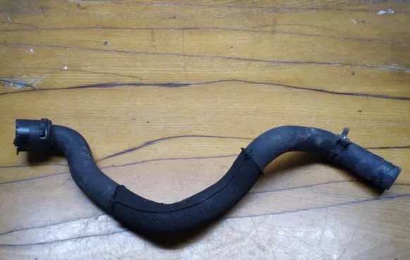 Mercedes-Benz E A207 Engine coolant pipe/hose A2045010982