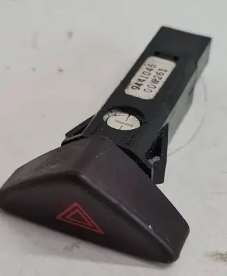 Volvo XC70 Hazard light switch 9441045 00W261
