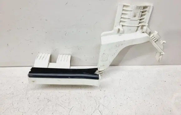 Hyundai Tucson TL Front door windshield rail 9210000300 82484D7000