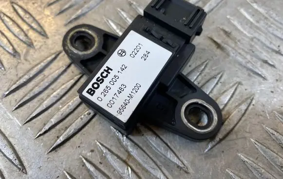 KIA Sorento Airbag deployment crash/impact sensor 0265005142 0017483 95640M1200