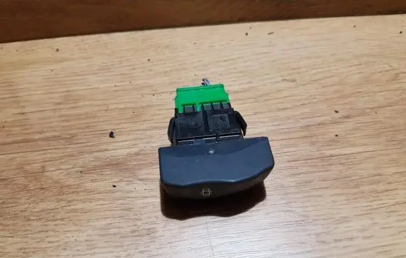 Renault Megane I Central locking switch button 