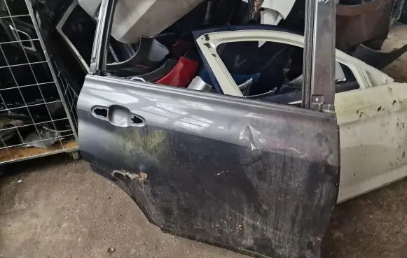 Toyota Highlander XU70 Rear door