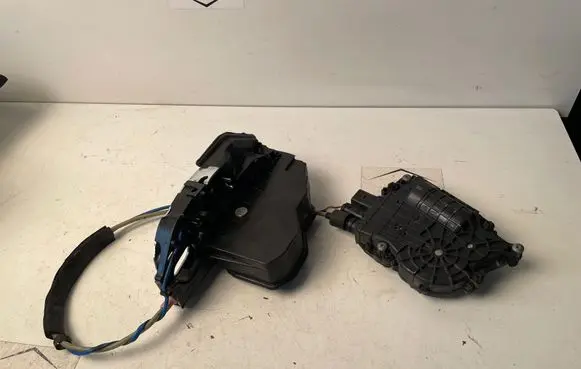 BMW 7 F01 F02 F03 F04 Front door soft close latching motor 41543107