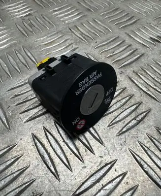 KIA Sorento Passenger airbag on/off switch 2PP379