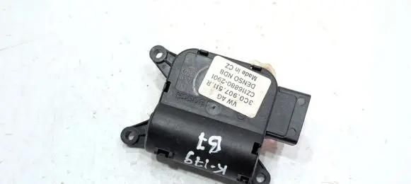 Volkswagen PASSAT B7 Air flap motor/actuator 3C0907511R
