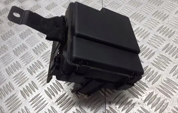 Honda FR-V Fuse box cover 