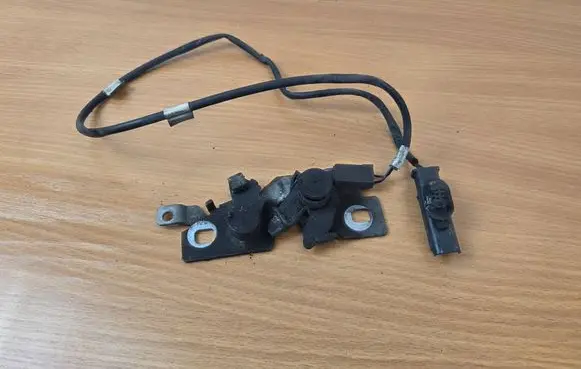 Peugeot 308 Engine bonnet/hood lock/catch 9677650980