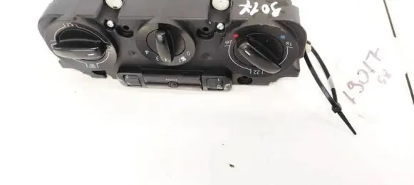 Volkswagen Tiguan Climate control unit 1K0820047CS 5HB00871951