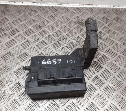 Nissan X-Trail T30 Fuse module 71543266