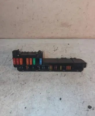 BMW 5 E60 E61 Fuse module 6957330